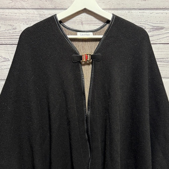 Calvin Klein Poncho - Picture 3 of 6